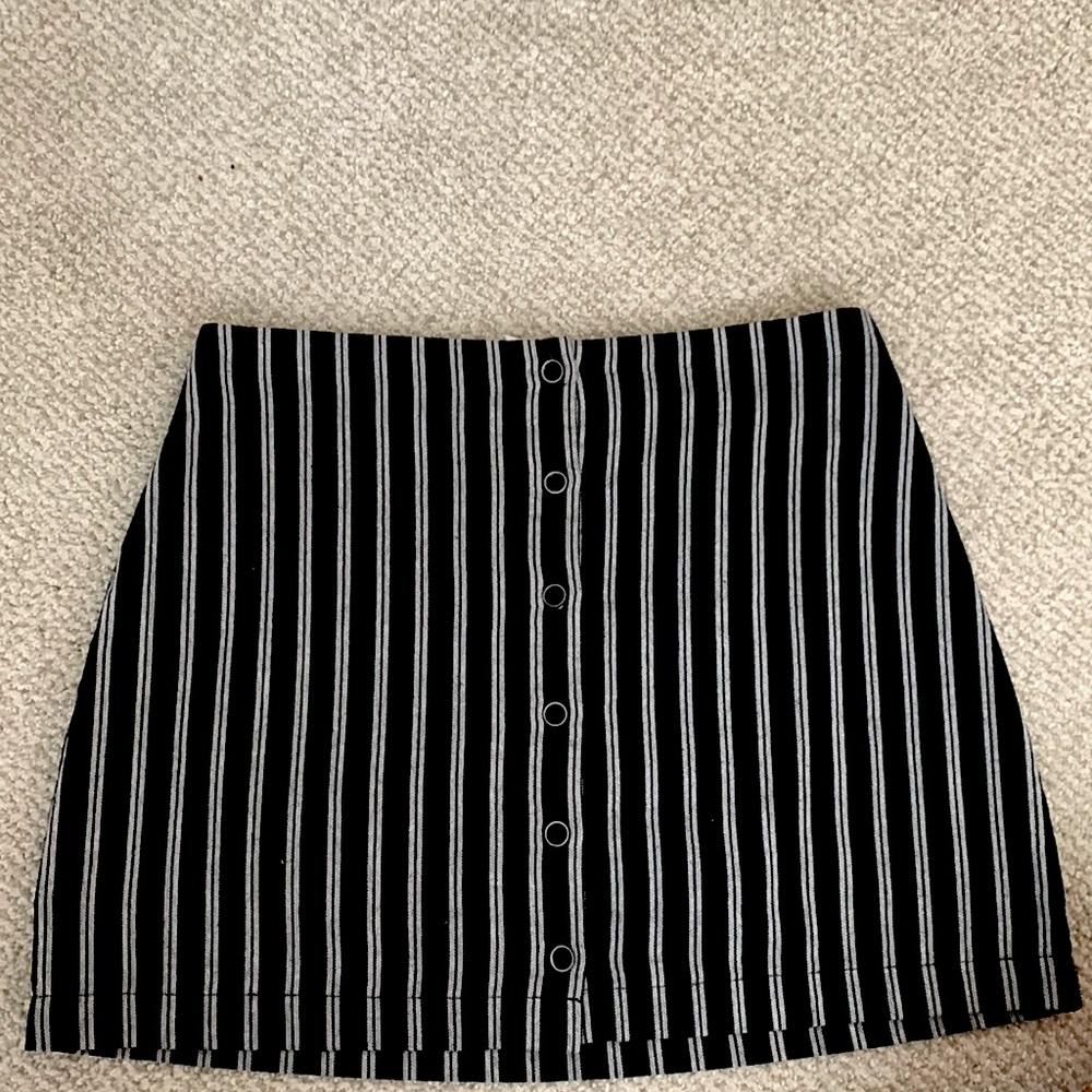 Ivy + Main (a Tillys brand) pin stripe skirt